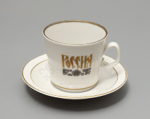 Чашка с блюдцем из чайно-кофейного банкетного сервиза «Россия», фарфор ЛФЗ, 1960-е