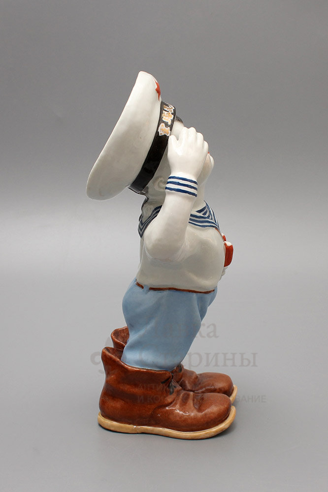 Статуэтка «Юный моряк», Китай, 1950-60 гг., фарфор