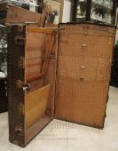 Старинный походный чемодан-гардероб