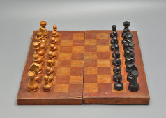 Винтажные советские шахматы «Белые и черные», дерево, 1958 г.