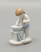 Статуэтка «Умывание» (Девочка с тазиком), скульптор Столбова Г. С., серия «Счастливое детство», фарфор ЛФЗ, 1950-60 гг.