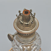 Старинная керосиновая лампа с цветочными медальонами, Франция, горелка Hugo Schneider (Германия), кон. 19, нач. 20 вв.