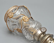 Старинная керосиновая лампа с цветочными медальонами, Франция, горелка Hugo Schneider (Германия), кон. 19, нач. 20 вв.