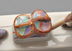 Статуэтка, скульптурная группа «На прорубь» из серии «Большая стирка», скульптор Ю. М. Львов, авторская подпись, Первомайский фарфоровый завод (Песочное), 1980-90 гг.