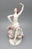 Статуэтка «Балерина М. Плисецкая в роли Китри в балете А. Минкуса «Дон Кихот», скульптор Чечулина Г. Д.,​ фарфор Дулево, 1980-е
