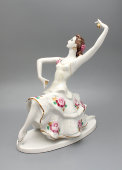 Статуэтка «Балерина М. Плисецкая в роли Китри в балете А. Минкуса «Дон Кихот», скульптор Чечулина Г. Д.,​ фарфор Дулево, 1980-е