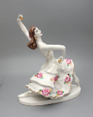Статуэтка «Балерина М. Плисецкая в роли Китри в балете А. Минкуса «Дон Кихот», скульптор Чечулина Г. Д.,​ фарфор Дулево, 1980-е