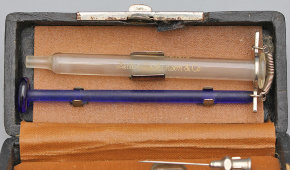 Старинный шприц в футляре с иглами, Becton Dickinson, США, 1-я пол. 20 в.