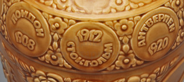 Памятная ваза «Олимпийские игры. Москва-80», автор Беляков Г. И., фаянс, ЗиК Конаково, 1980 г.