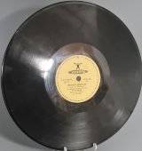 Советская старинная пластинка 78 оборотов для граммофона с песнями Э. Рознера: «Веселая прогулка» и «Царевна-Несмеяна».