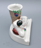 Фарфоровая карандашница «Право на отдых» из письменного прибора «Обсуждение проекта Сталинской конституции в колхозе Узбекистана», фарфор ЛФЗ