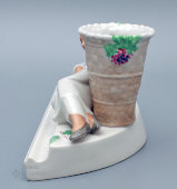 Фарфоровая карандашница «Право на отдых» из письменного прибора «Обсуждение проекта Сталинской конституции в колхозе Узбекистана», фарфор ЛФЗ