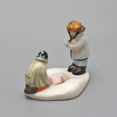 Статуэтка, скульптурная группа «На проруби» из серии «Большая стирка», скульптор Ю. М. Львов, авторская подпись, Первомайский фарфоровый завод (Песочное), 1980-90 гг.
