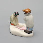 Статуэтка, скульптурная группа «На проруби» из серии «Большая стирка», скульптор Ю. М. Львов, авторская подпись, Первомайский фарфоровый завод (Песочное), 1980-90 гг.