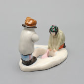 Статуэтка, скульптурная группа «На проруби» из серии «Большая стирка», скульптор Ю. М. Львов, авторская подпись, Первомайский фарфоровый завод (Песочное), 1980-90 гг.