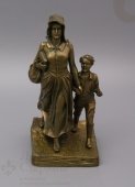 Скульптура «Женщина с мальчиком», Европа, 1927 год, шпиатр