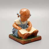 Статуэтка «Девочка с книгой», скульптор Денисенко М. В., С.Х.Ф. № 1, 1950-60 гг.