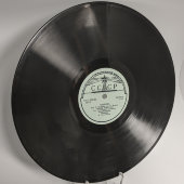 Советская пластинка с песнями «Я встретил девушку» и «Зибейда». Апрелевский завод. 1950-е