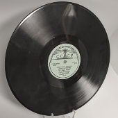 Советская пластинка с песнями «Я встретил девушку» и «Зибейда». Апрелевский завод. 1950-е