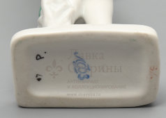 Фигурка «Девочка, играющая в бадминтон», скульптор Столбова Г. С., ЛФЗ, 1950-60 гг.