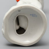 Статуэтка «Штукатурщица» (Каменщица), скульпторы Столбова Г. С. и Богатырев В. Ф., фарфор ЛФЗ, нач. 1960-х