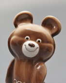 Статуэтка, символ и сувенир Олимпиады-80 «Олимпийский мишка», фарфор, Дулевский завод, 1980 г.