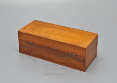 Маленький старинный дорожный микроскоп с набором микропрепаратов в деревянном футляре, Европа, нач. 20 в.