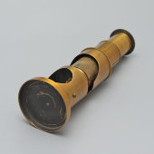 Маленький старинный дорожный микроскоп с набором микропрепаратов в деревянном футляре, Европа, нач. 20 в.