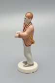 Статуэтка «Музыкант с нотами», скульптор Ю. М. Львов, Первомайский фарфоровый завод (Песочное), 1980-90 гг.