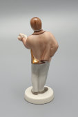Статуэтка «Музыкант с нотами», скульптор Ю. М. Львов, Первомайский фарфоровый завод (Песочное), 1980-90 гг.