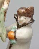 Статуэтка, скульптурная группа «Сушка белья» из серии «Большая стирка», скульптор Ю. М. Львов, авторская подпись, Первомайский фарфоровый завод (Песочное), 1980-90 гг.