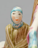 Статуэтка, скульптурная группа «Сушка белья» из серии «Большая стирка», скульптор Ю. М. Львов, авторская подпись, Первомайский фарфоровый завод (Песочное), 1980-90 гг.