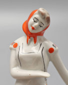 Статуэтка «Птичница», скульптор Синявская С. И., фарфор, Сысертский завод, 1968 г.