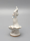 Статуэтка «Девочка-зайчик» из серии «Утренник», скульптор Голембовская С. В. (Болзан), фарфор, Городница, 1950-62 гг.