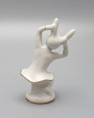 Статуэтка «Девочка-зайчик» из серии «Утренник», скульптор Голембовская С. В. (Болзан), фарфор, Городница, 1950-62 гг.