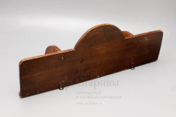 Старинная деревянная полка «Три девицы под окном...», Абрамцево, н. 20 в.