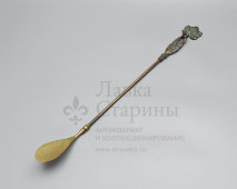 Комплект из обувного рожка с длинной ручкой и крючка-подвеса с​ растительным декором​, бронза, Европа, сер. 20 в.
