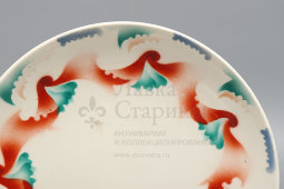 Фарфоровая столовая тарелка из сервиза «Турандот», автор рисунка Подрябинников Т. З., аэрограф, Вербилки, 1927-32 гг.