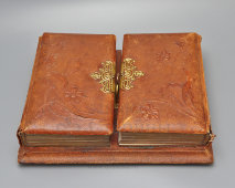 Старинный фотоальбом для гостиной в кожаном переплете и латунным замком, Россия, 19 в. 