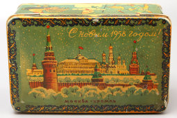 Коробочка из-под детского новогоднего подарка 1958 года «Москва Кремль» (зеленая), жесть, СССР