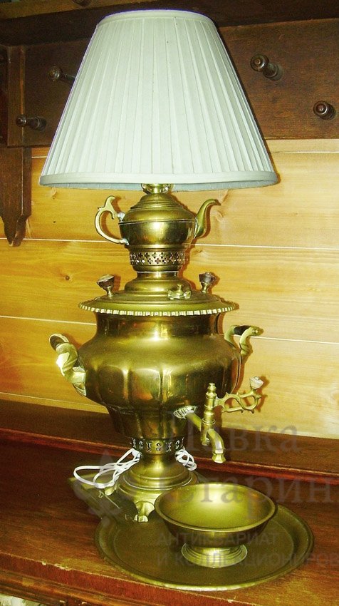 Самовар лампа. Лампа из самовара. Настольная лампа Европа 20-19 век металл. Антикварная настольная лампа дама Европа.