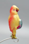 Советская стеклянная елочная игрушка на прищепке «Попугай Карудо с ватой» из серии «Доктор Айболит», Москва, 1950-60 гг.