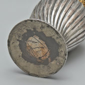 Антикварная керосиновая лампа с цветочным декором, никелированный металл, латунь, стекло, Kosmos-Brenner, компания Brokelman, Jager & Co., Германия, нач. 20 в.