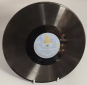 Исполняет оркестр под упр. Кнушевицкого: танго «Воспоминания» и «Тихий вечер» солистка А.М. Тимошаева. Ленинградский завод, 1950-е гг.