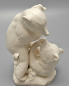 Статуэтка «Борющиеся медведи», фарфор, глазуровка, Минский фарфоро-фаянсовый завод, 1952-57 гг.