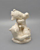 Статуэтка «Борющиеся медведи», фарфор, глазуровка, Минский фарфоро-фаянсовый завод, 1952-57 гг.