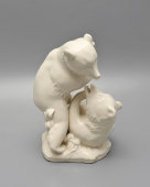 Статуэтка «Борющиеся медведи», фарфор, глазуровка, Минский фарфоро-фаянсовый завод, 1952-57 гг.