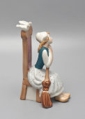 Статуэтка «Золушка», скульптор Лозовая Л. В., фарфор, Киевский ЭКХЗ, 1990-е