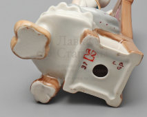 Статуэтка «Золушка», скульптор Лозовая Л. В., фарфор, Киевский ЭКХЗ, 1990-е