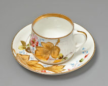 Антикварная чашка с блюдцем «Осенний мотив», фарфор М. С. Кузнецова, 1889-1900 гг.